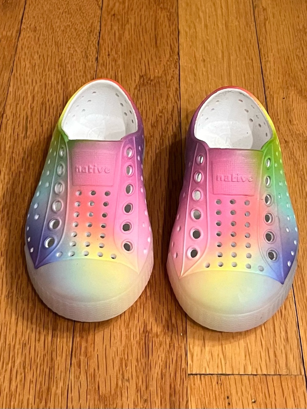 Native Kids Water Shoes Jefferson Slip-On in Rainbow Gradient